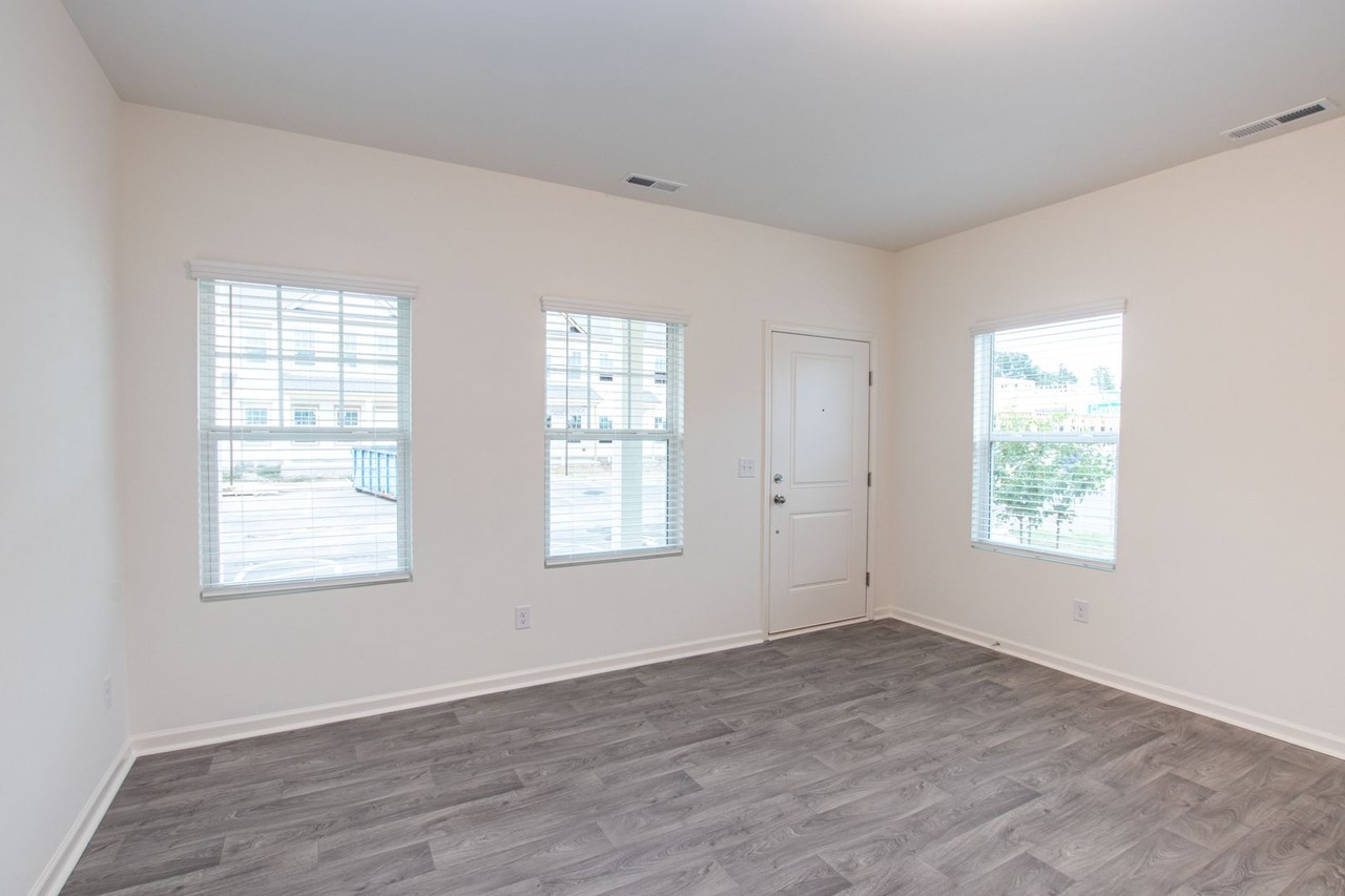 3918 Wagon Way - Photo 4 of 19