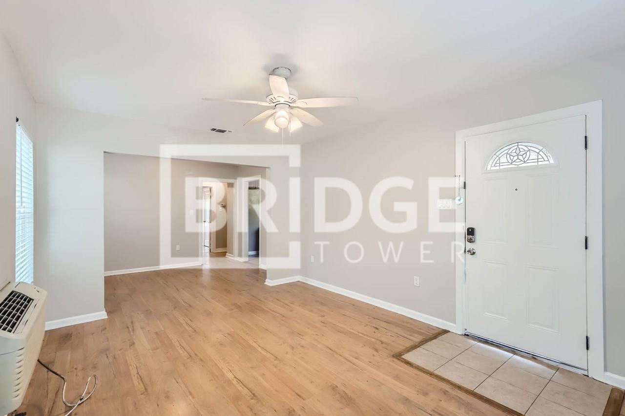 224 E Boyd St - Photo 2 of 17