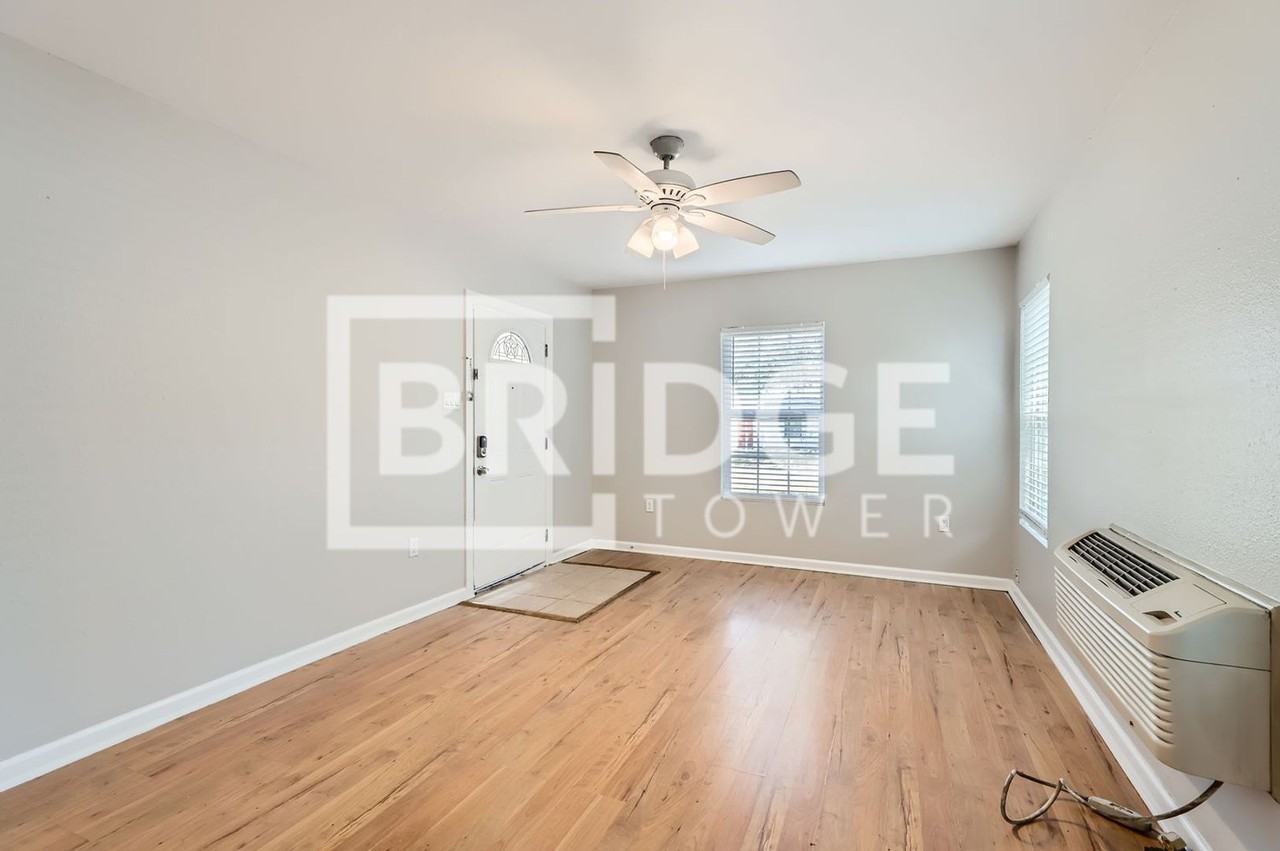 224 E Boyd St - Photo 3 of 17