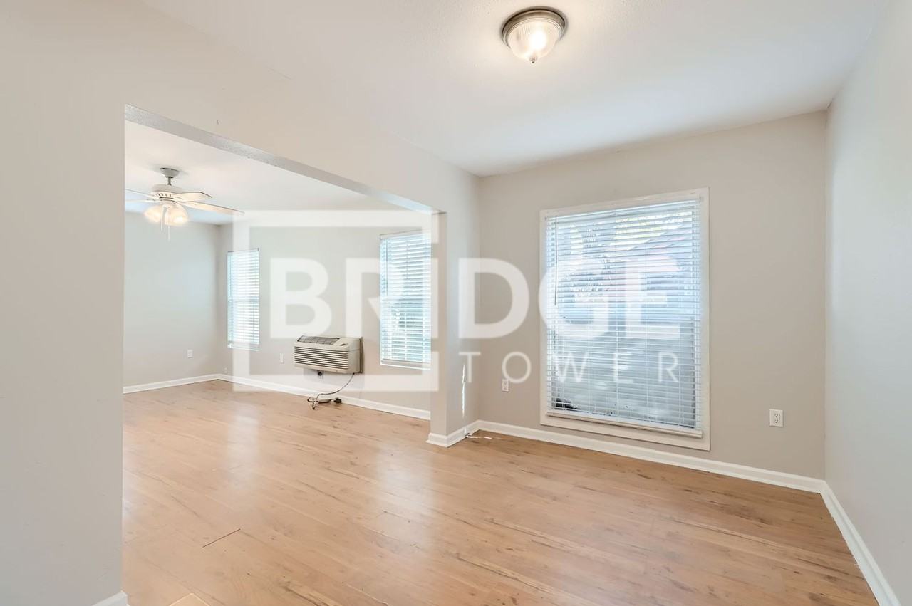 224 E Boyd St - Photo 4 of 17