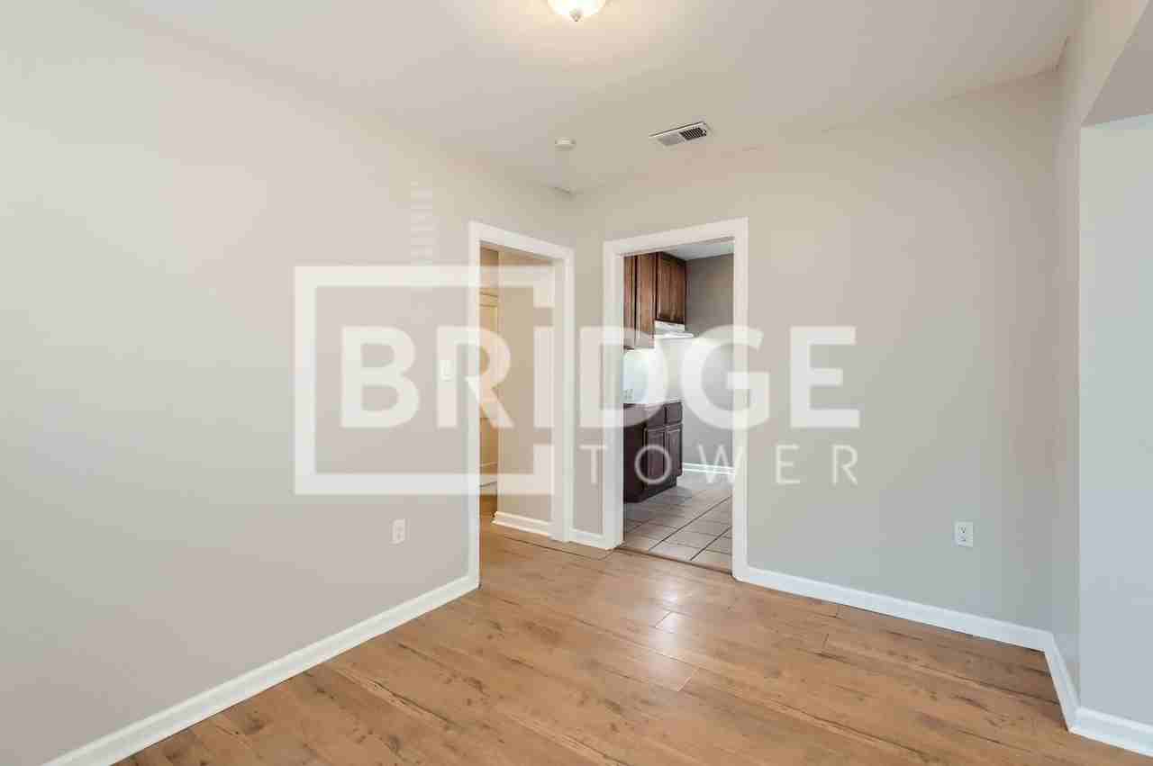 224 E Boyd St - Photo 5 of 17
