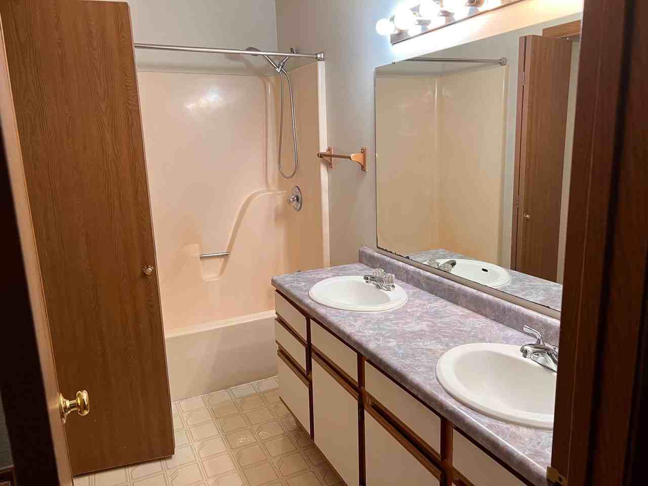 650 Orchard Ct - Photo 2 of 3