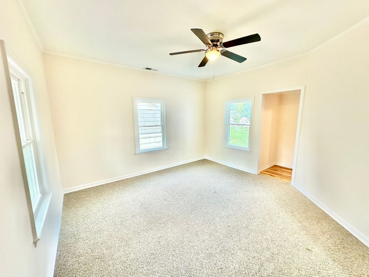 225 Simrill St - Photo 4 of 9