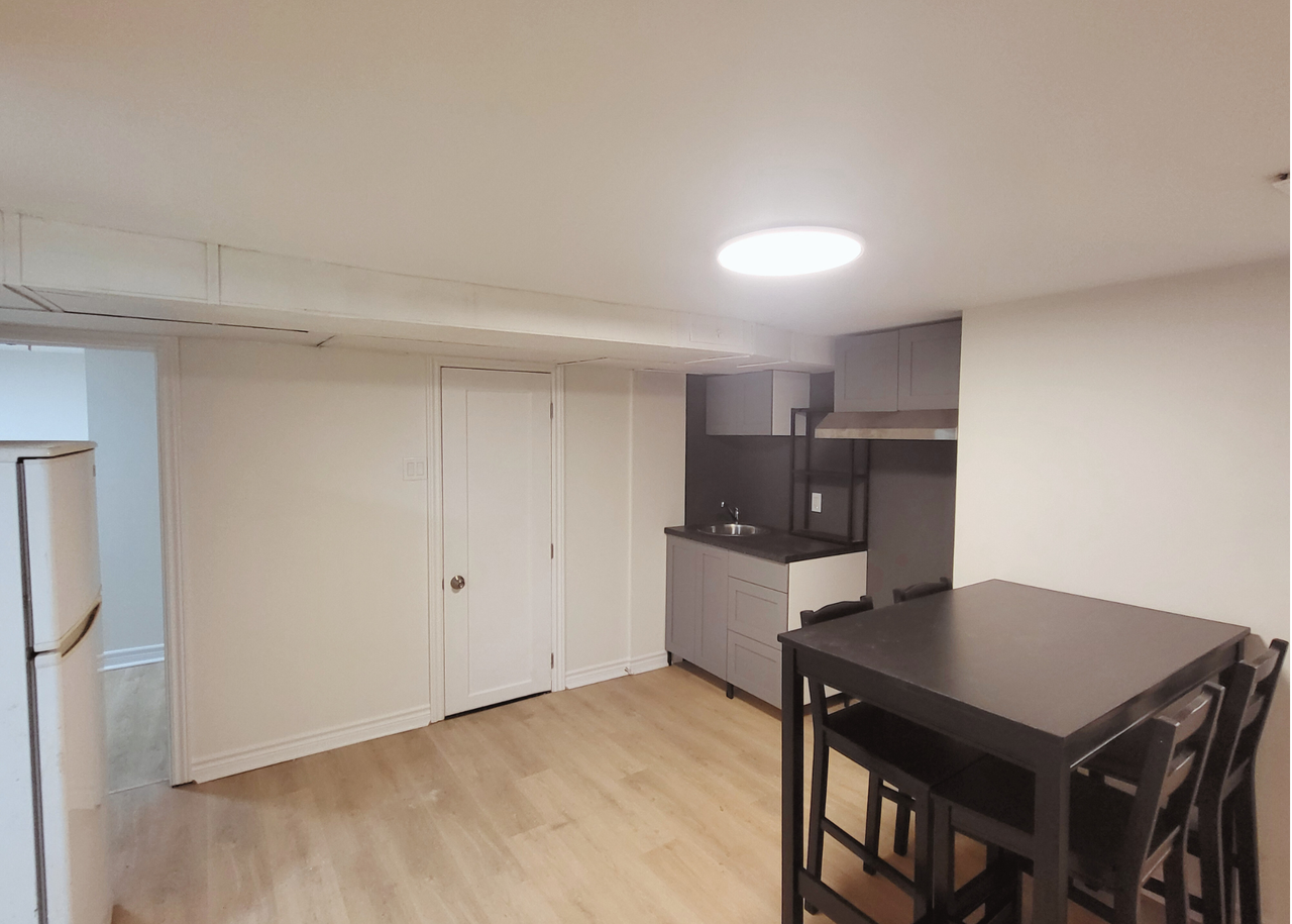 123 Viewmount Avenue #B1 - Photo 2 of 6