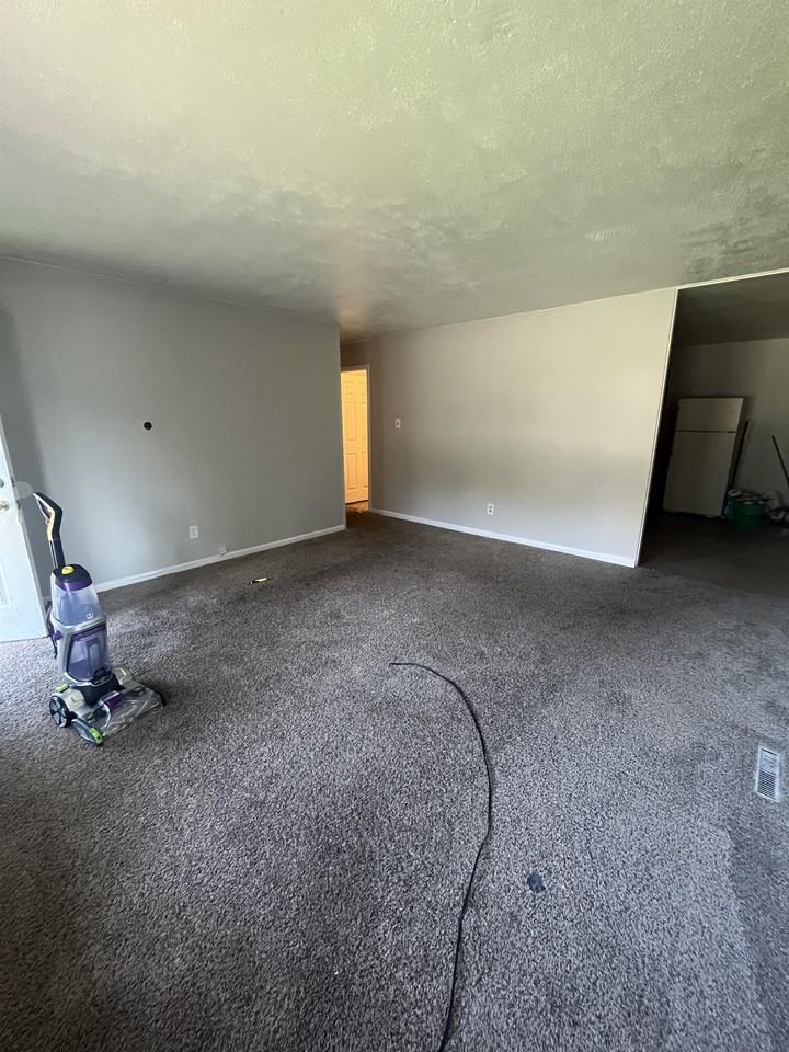 4143 E 5th Pl - Photo 3 of 9