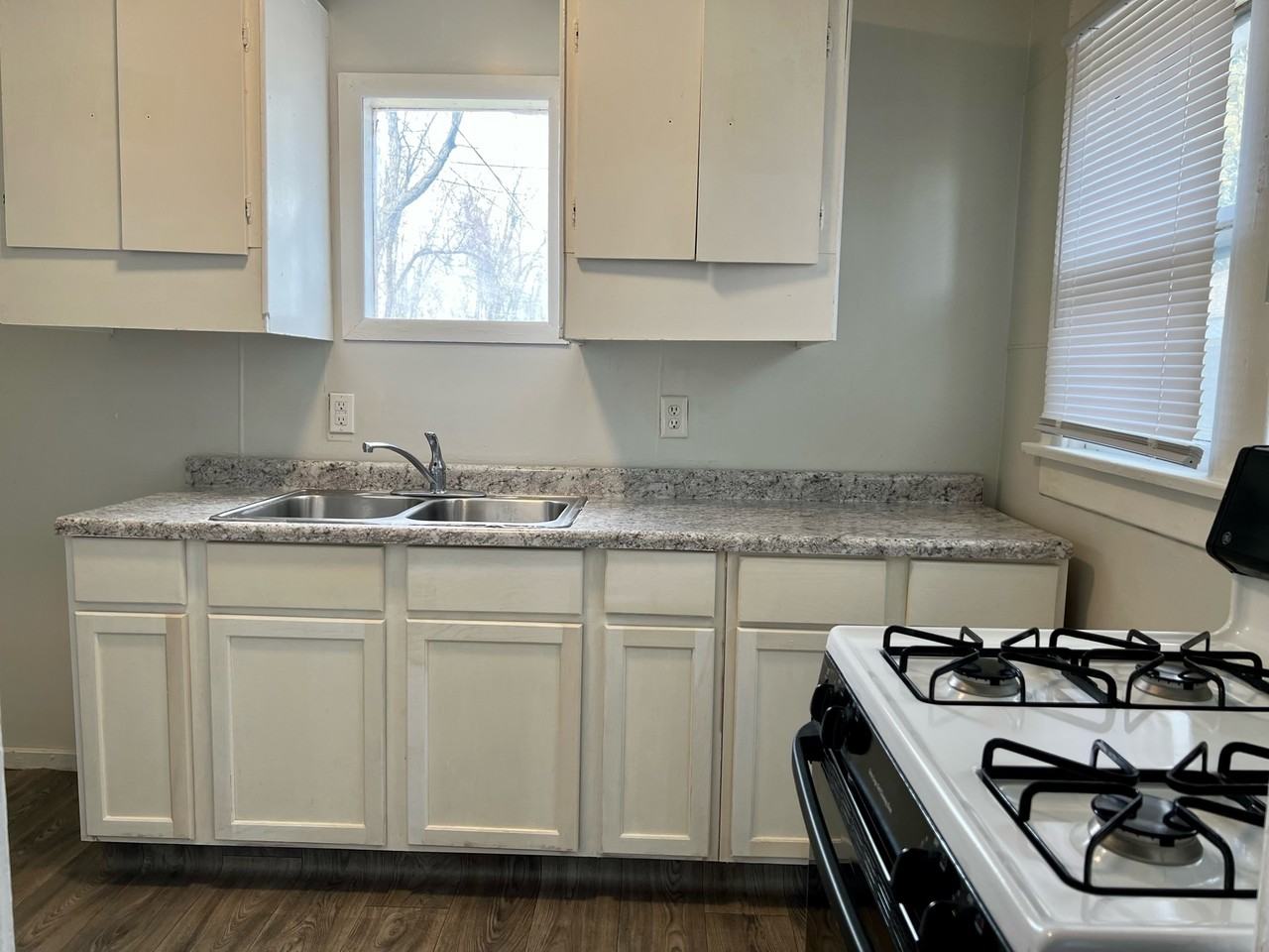 2318 Eby Ave - Photo 2 of 7