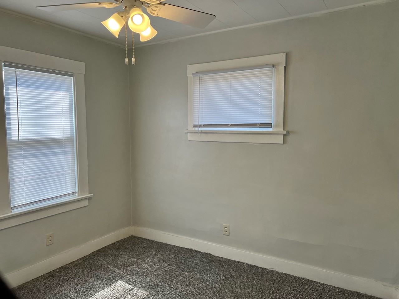 2318 Eby Ave - Photo 3 of 7