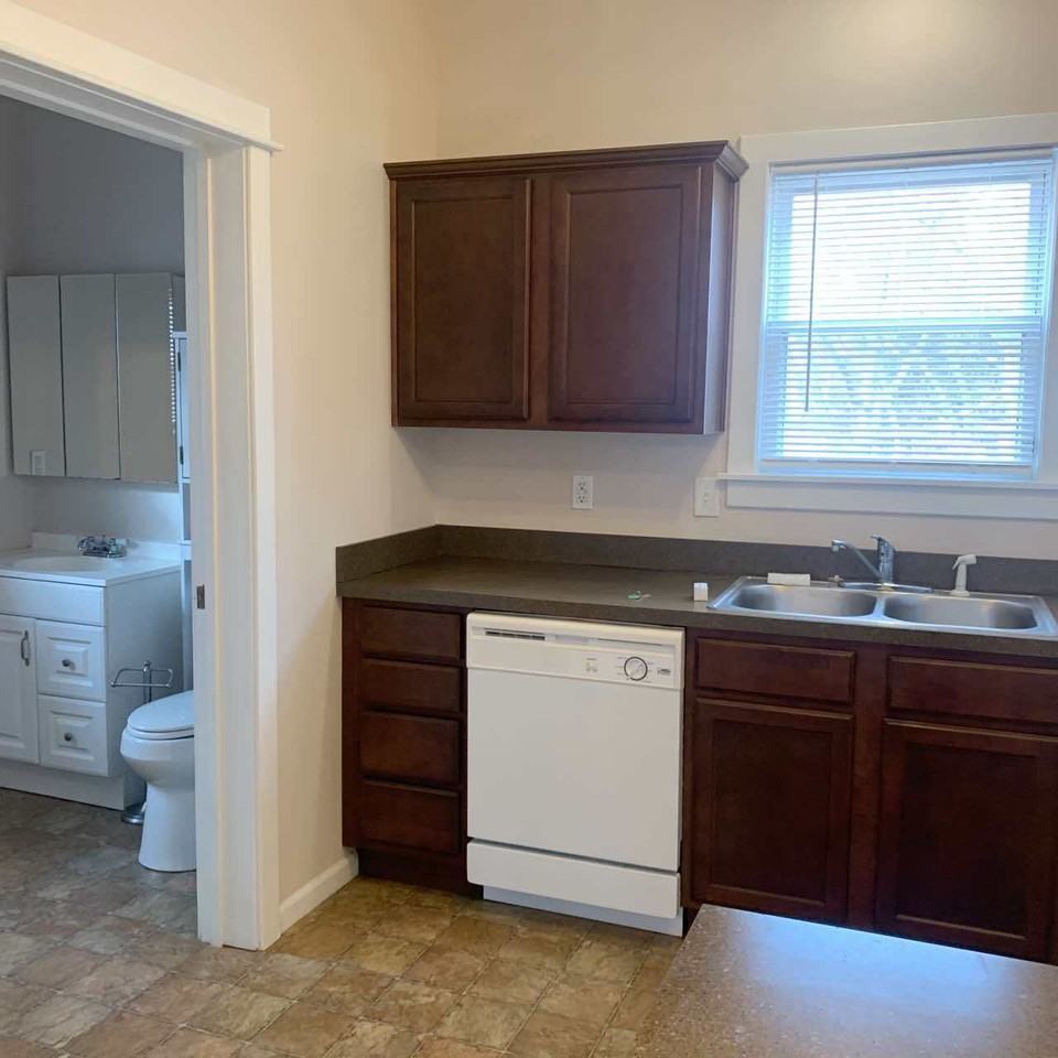 213 E Logan St - Photo 2 of 10
