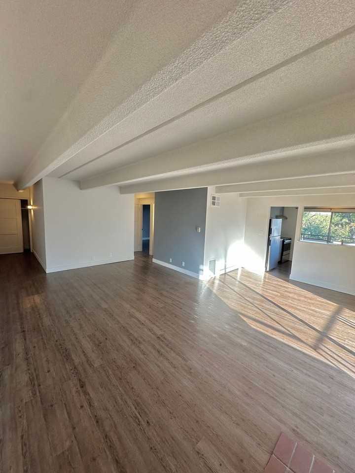 Emerald Towers Apartments LLC - Photo 2 of 32