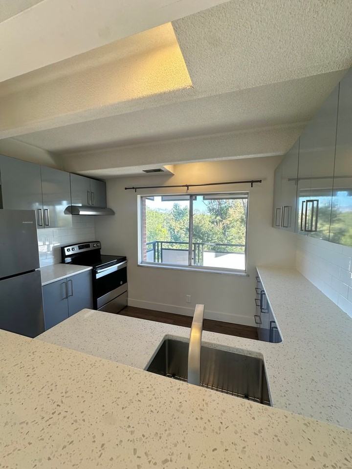 Emerald Towers Apartments LLC - Photo 3 of 32