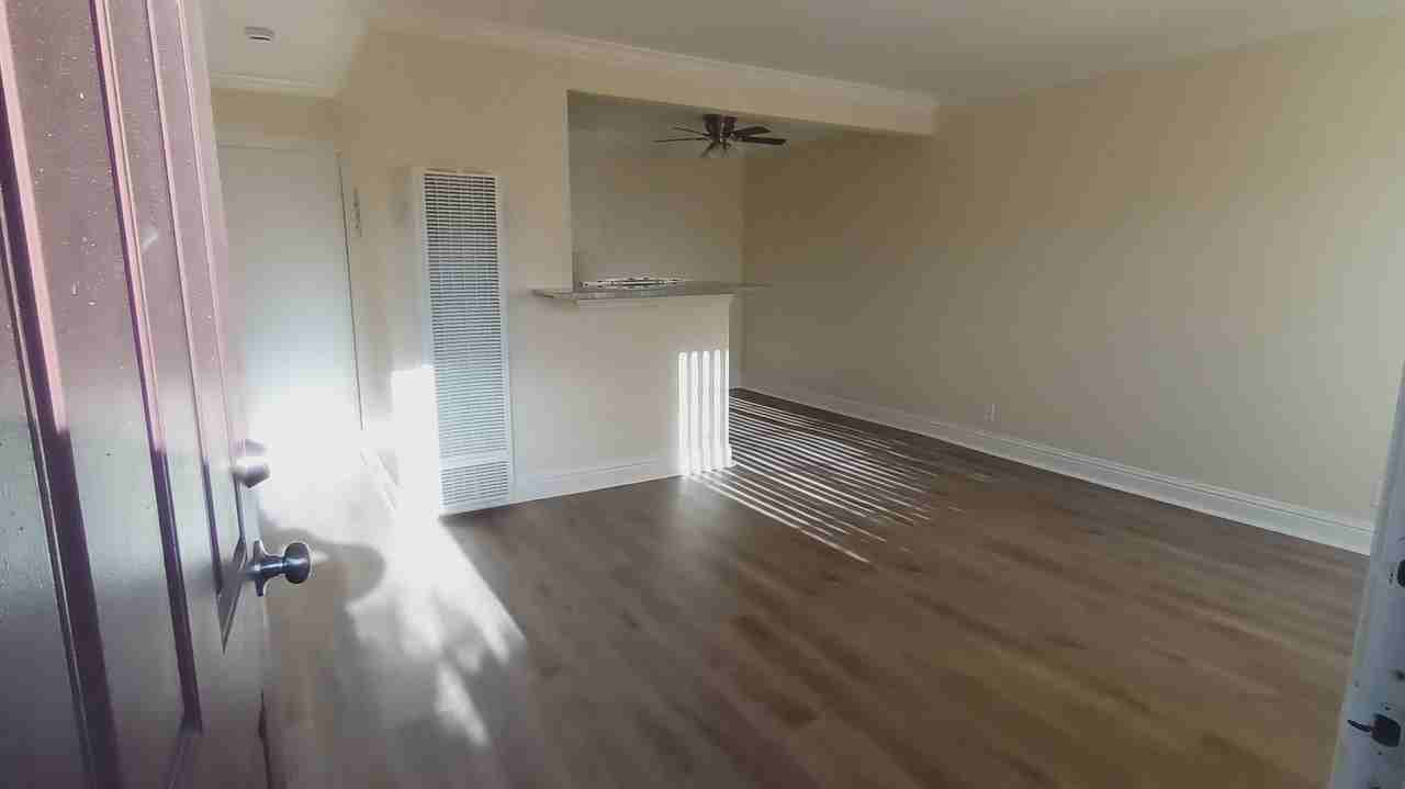 2501 Edison Ave - Photo 4 of 20