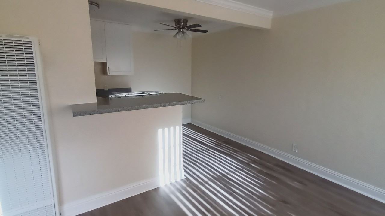2501 Edison Ave - Photo 6 of 20