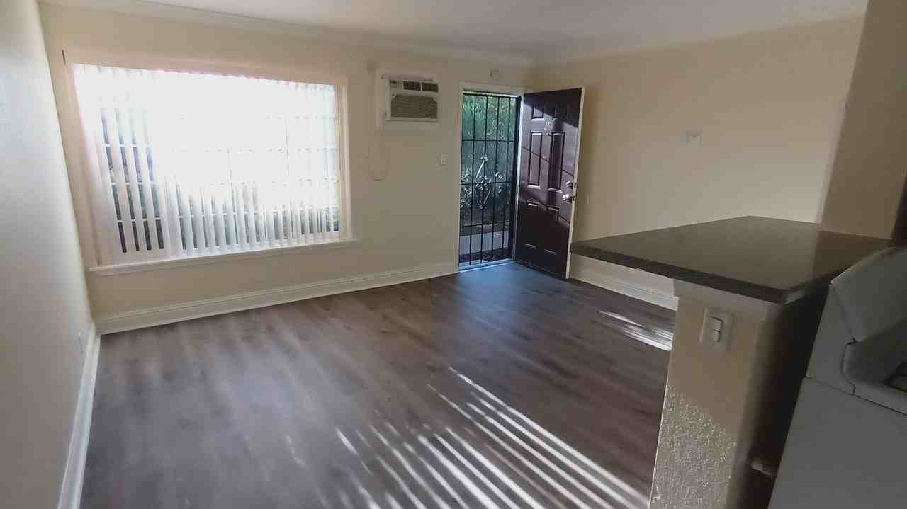 2501 Edison Ave - Photo 7 of 20