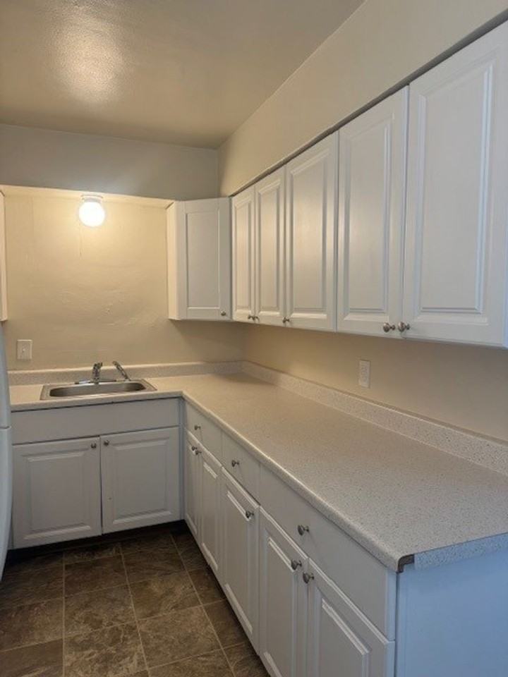 109-The Edgewater Apts & Retail Bldg - Photo 6 of 12