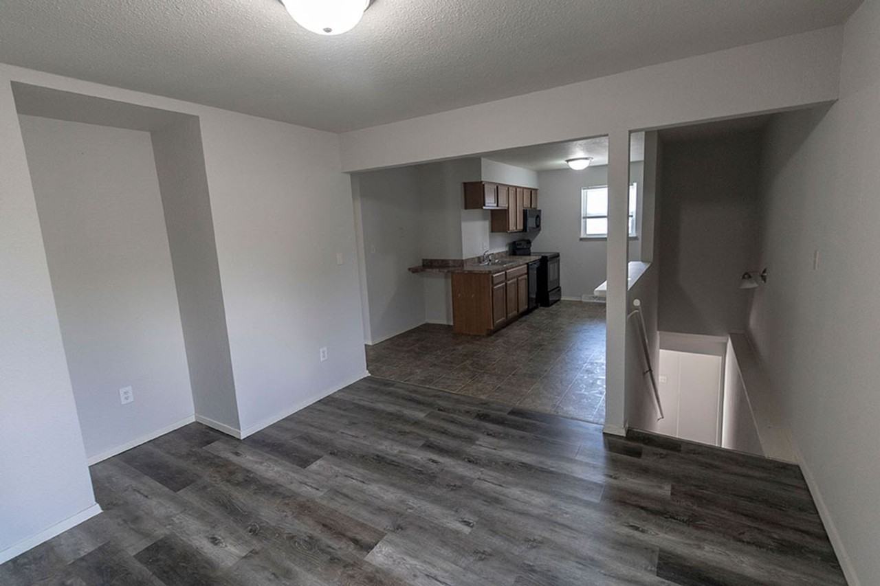 215 West Blvd N - Photo 3 of 41