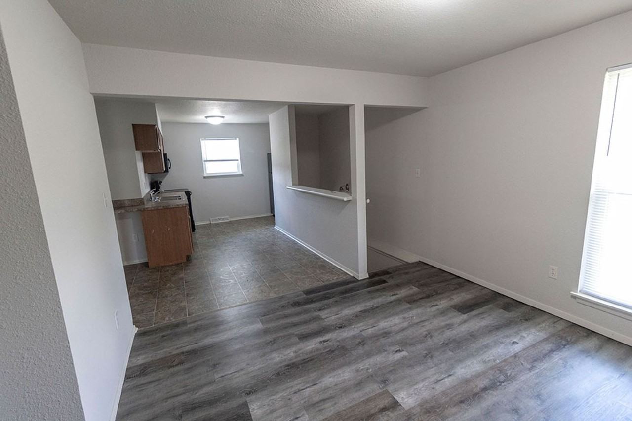 215 West Blvd N - Photo 4 of 41