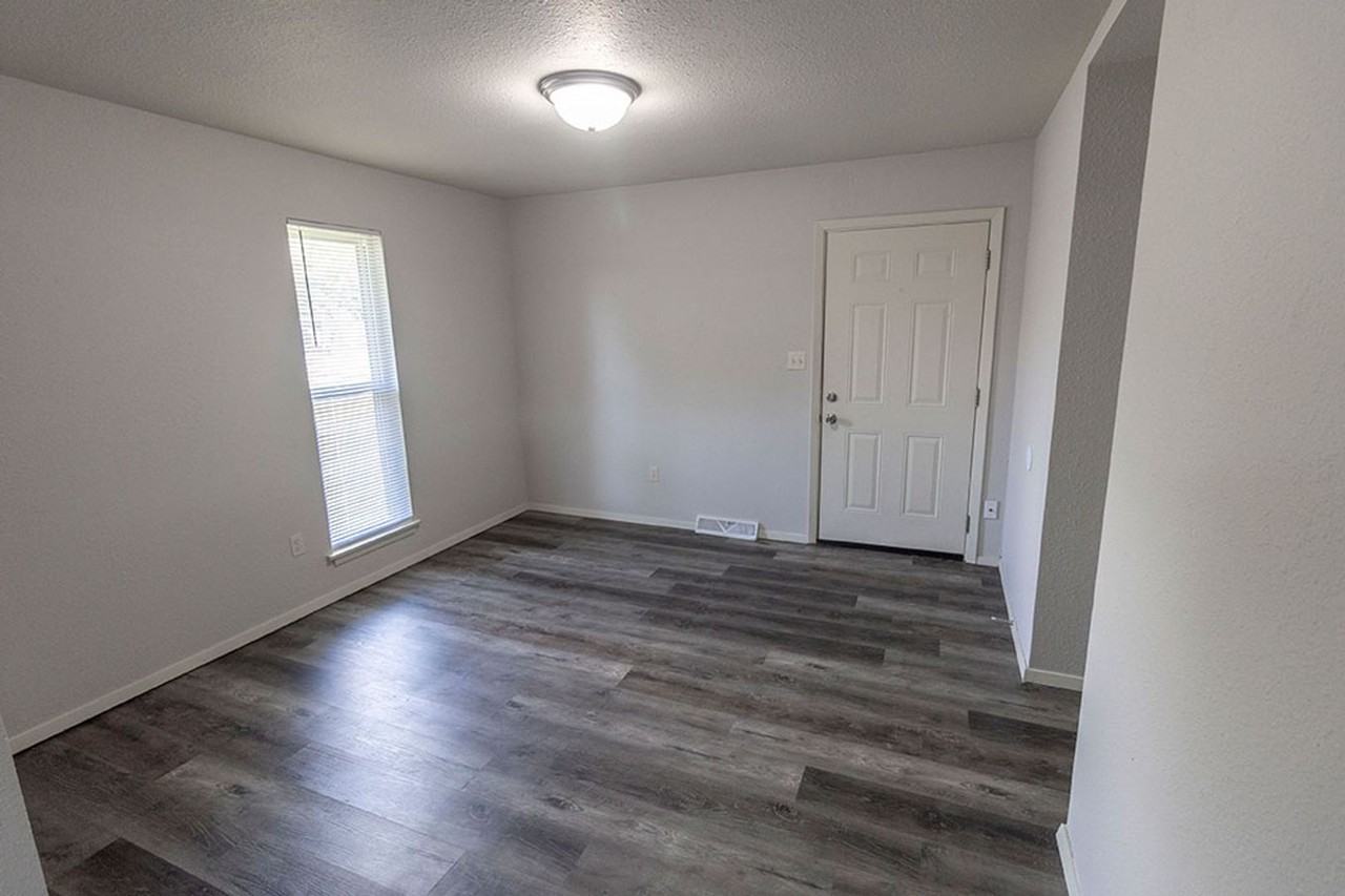 215 West Blvd N - Photo 5 of 41