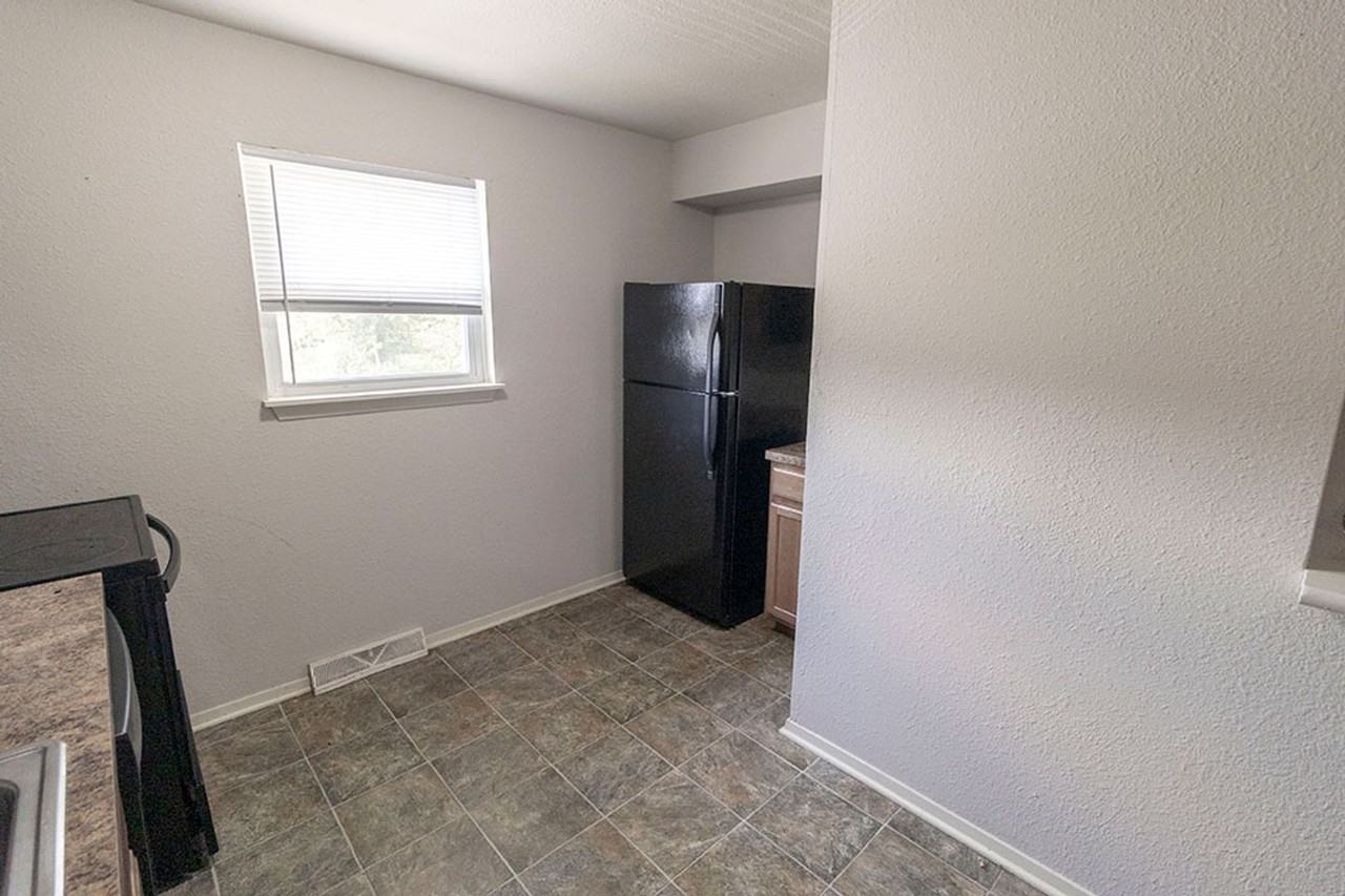 215 West Blvd N - Photo 7 of 41