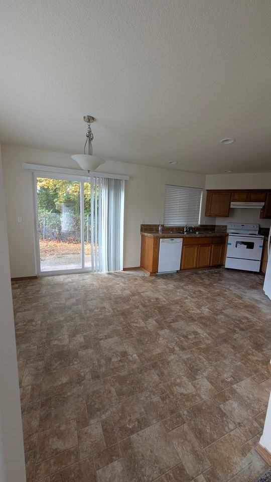 508 10th Street SE - Photo 5 of 21