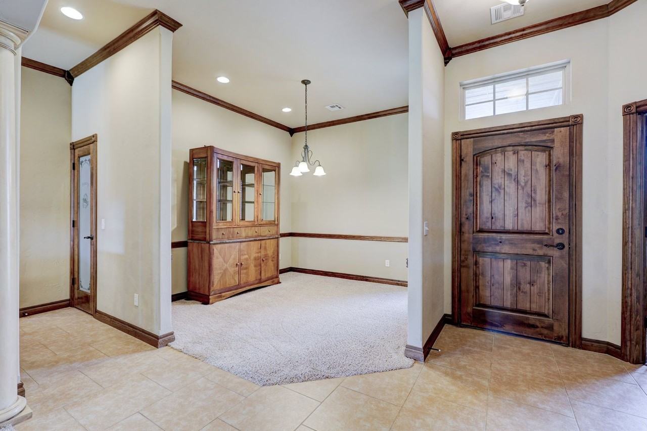 15166 Fox Hollow Rd - Photo 4 of 32