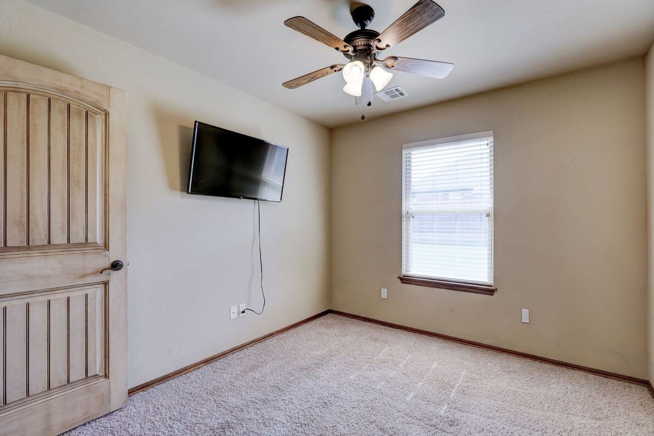 15166 Fox Hollow Rd - Photo 5 of 32