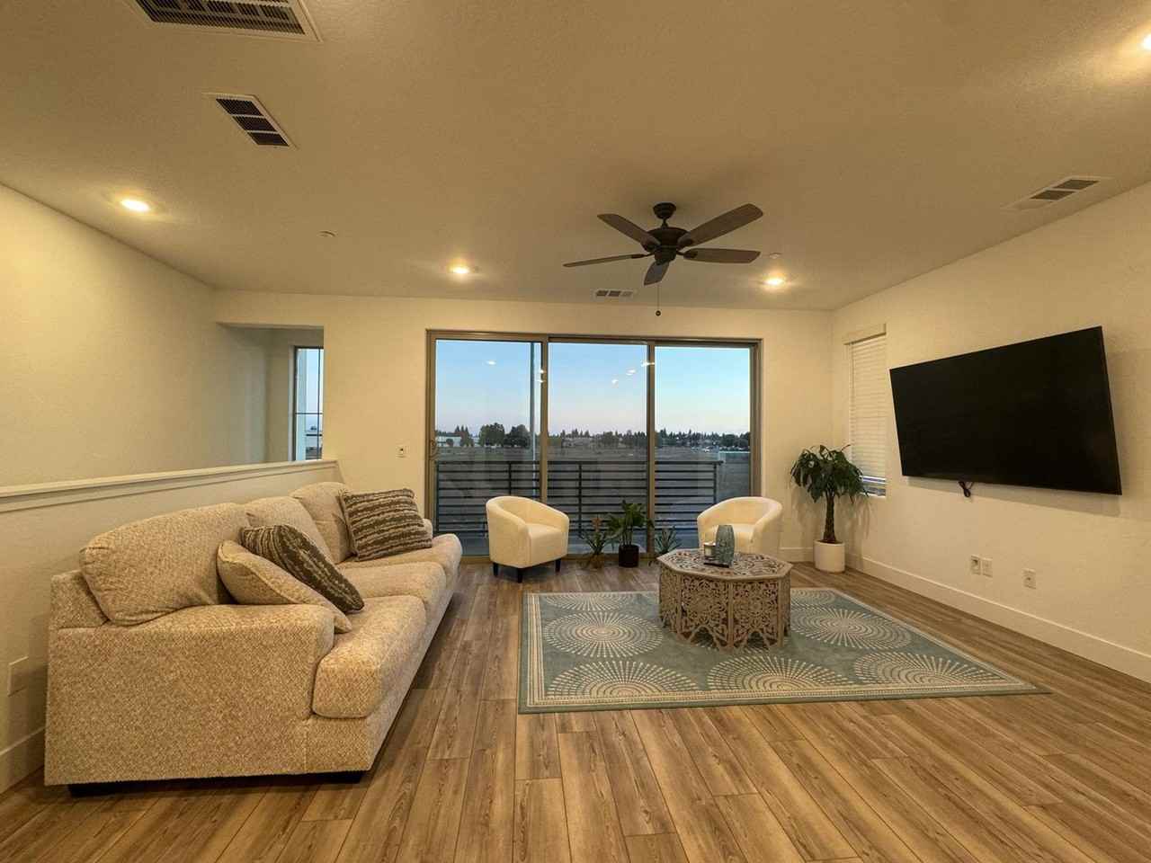 546 W Mahogany Ln - Photo 3 of 17