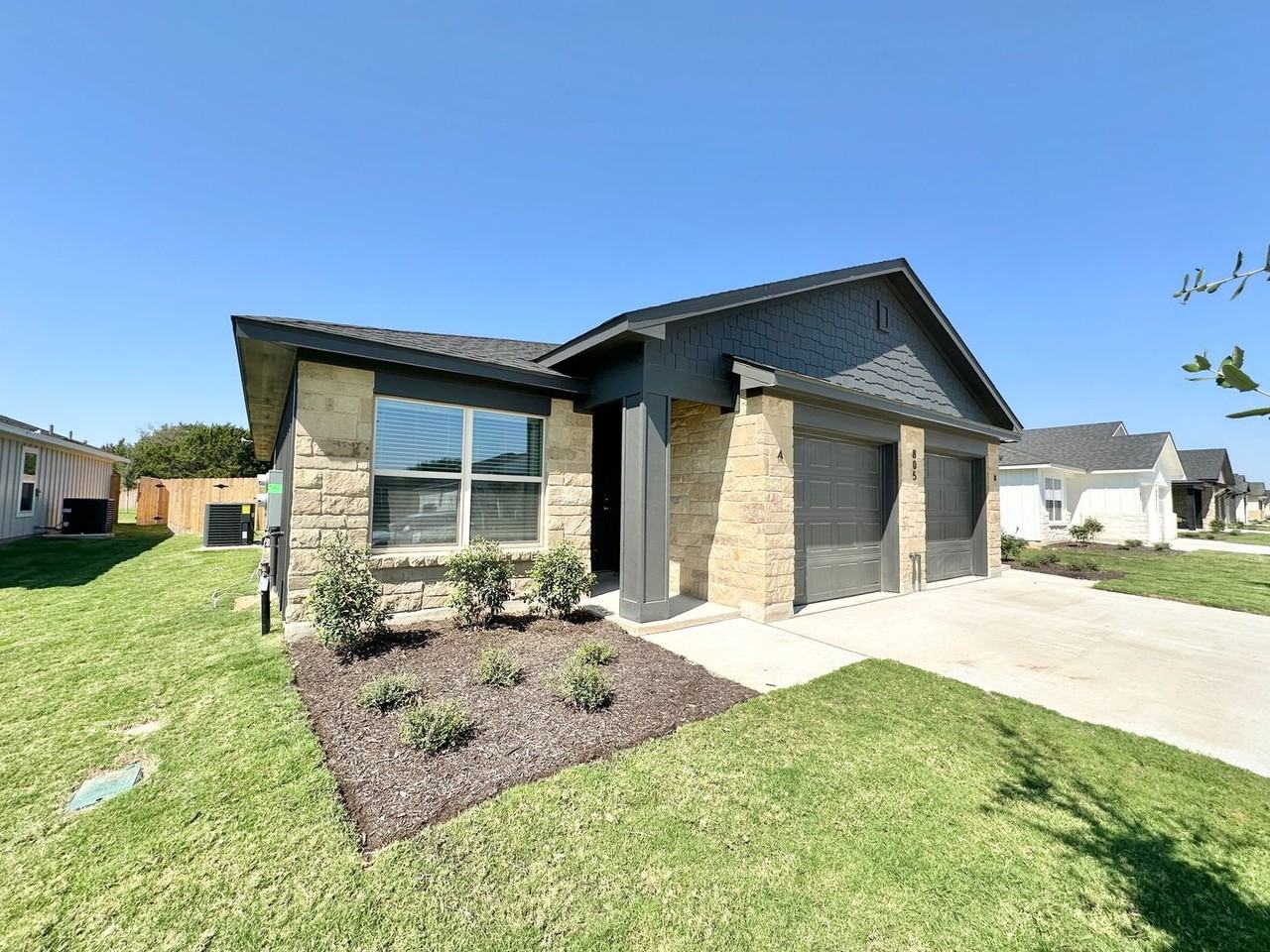 805 Wax Myrtle Ct Apt A - Photo 2 of 27