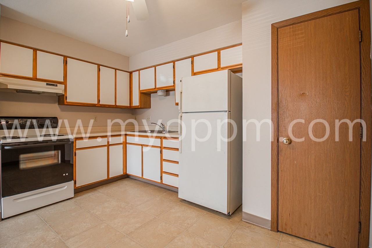 BEN APARTMENTS - Photo 2 of 9