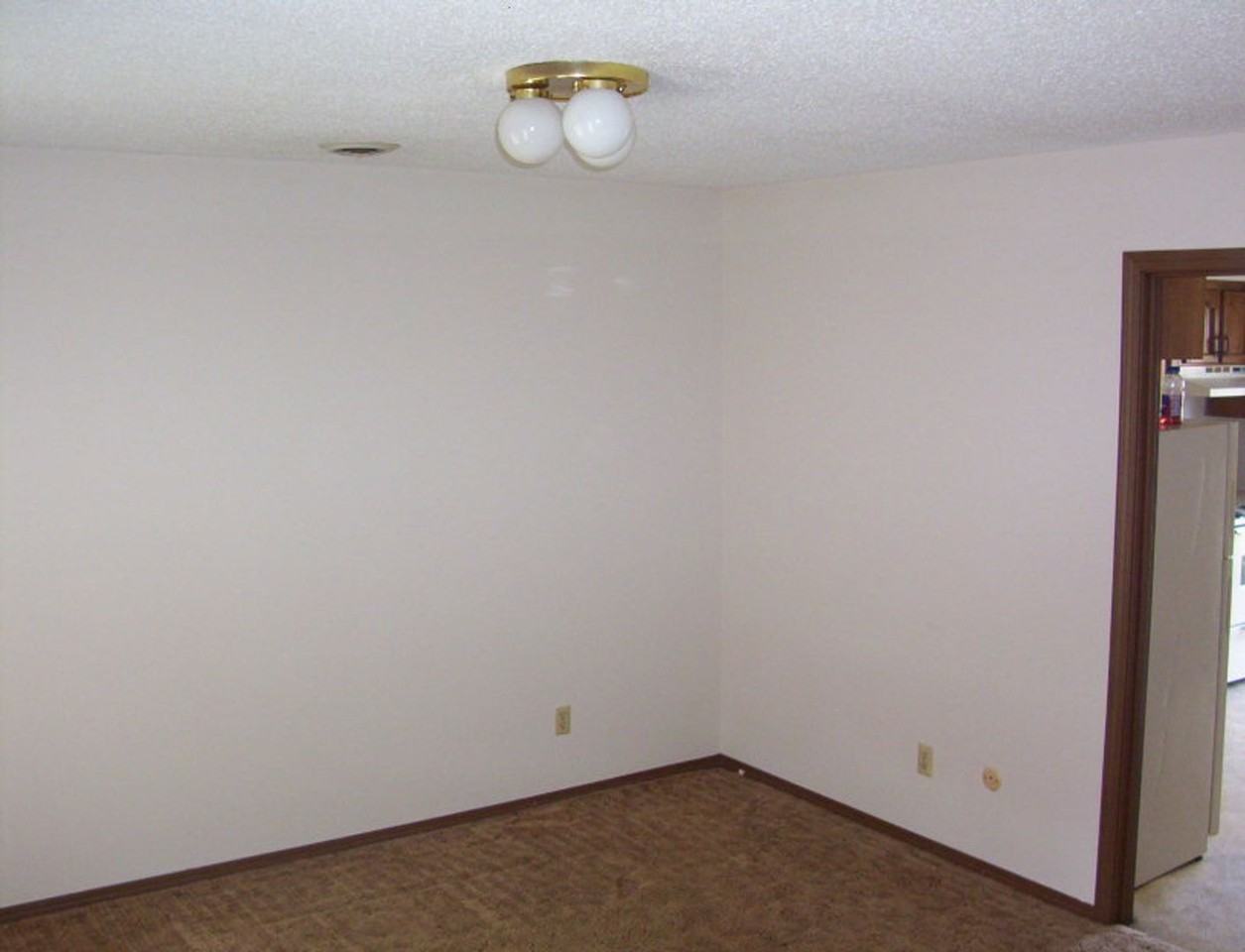 623 W Belmont Ct - Photo 4 of 8