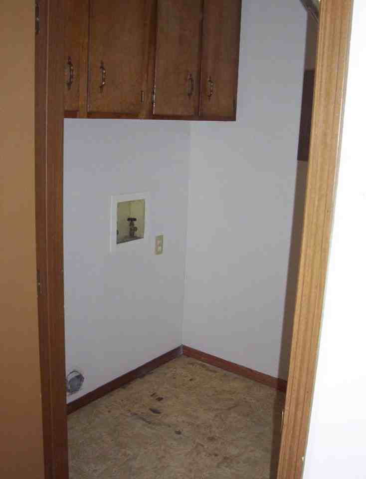 623 W Belmont Ct - Photo 6 of 8