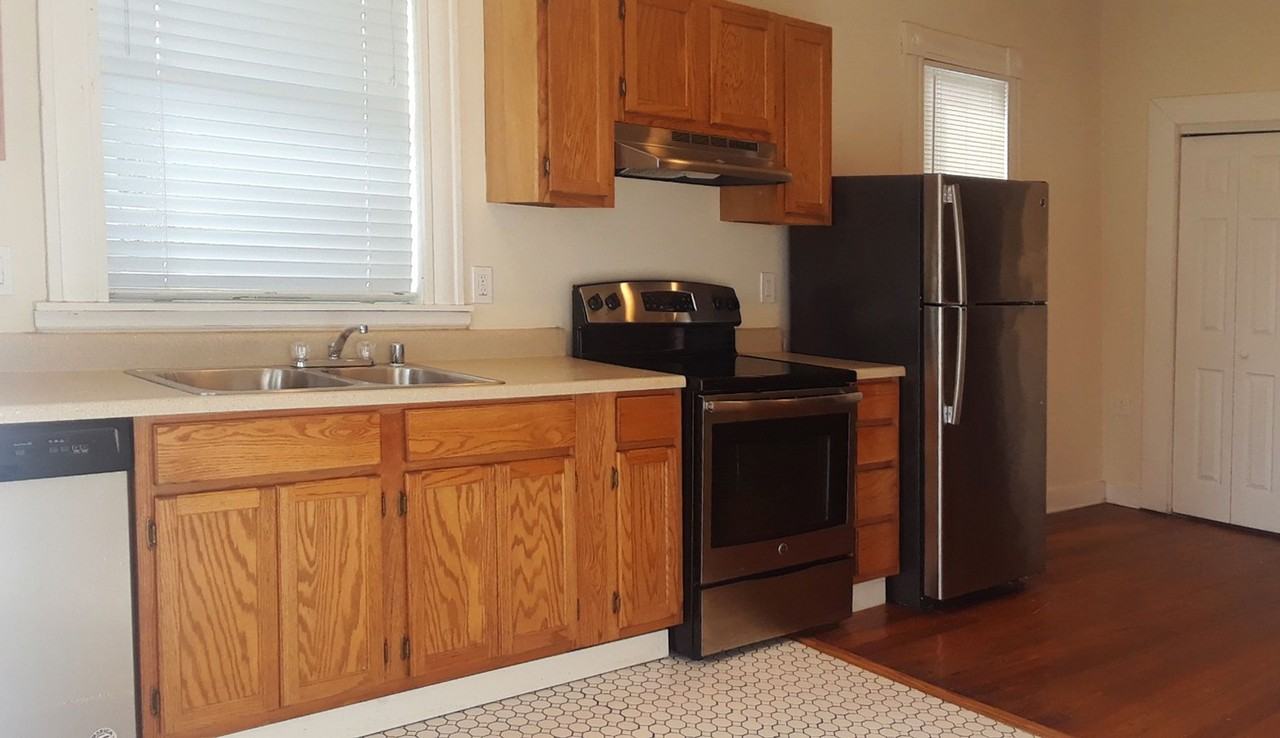 770 Maple Ave - Photo 3 of 23