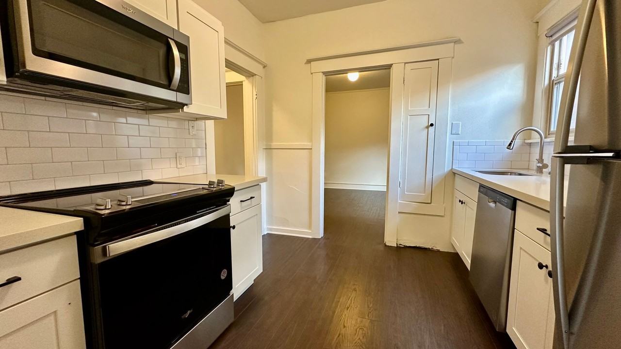Devoe Apartments - Photo 3 of 37