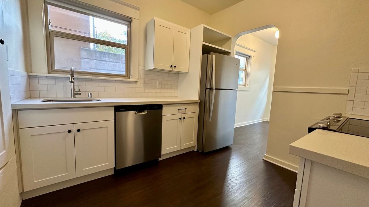 Devoe Apartments - Photo 4 of 37