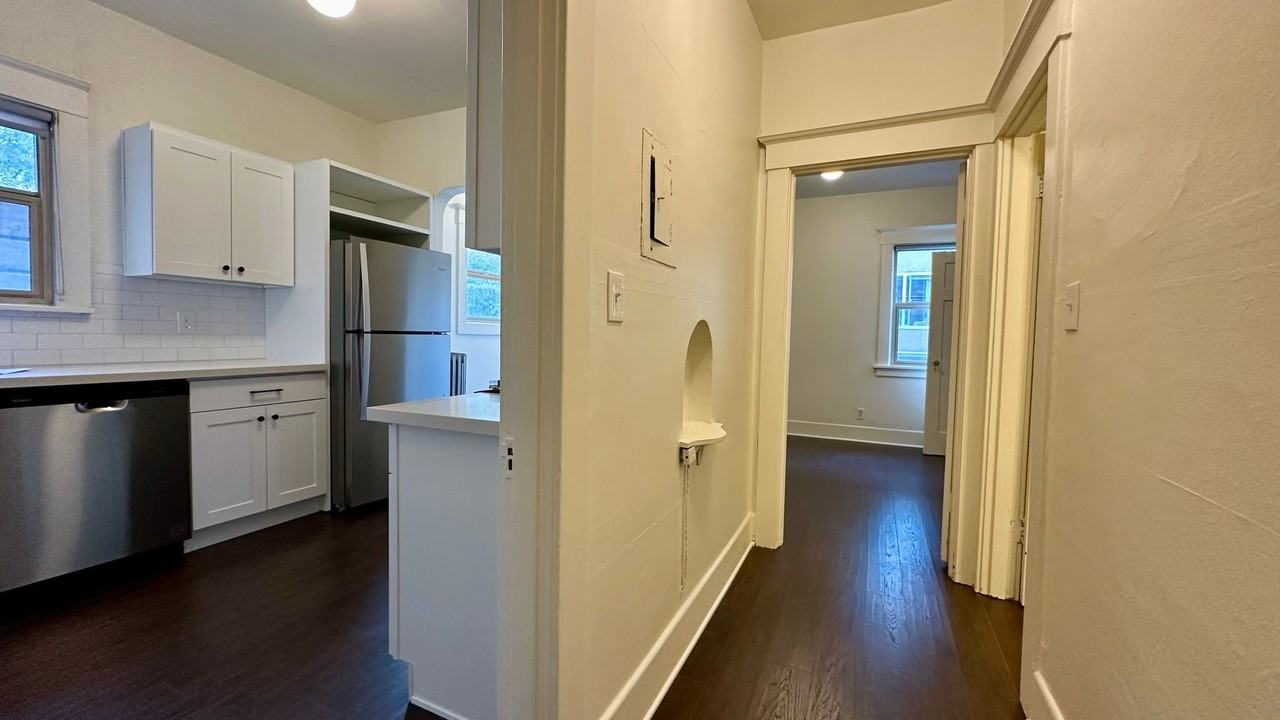 Devoe Apartments - Photo 6 of 37