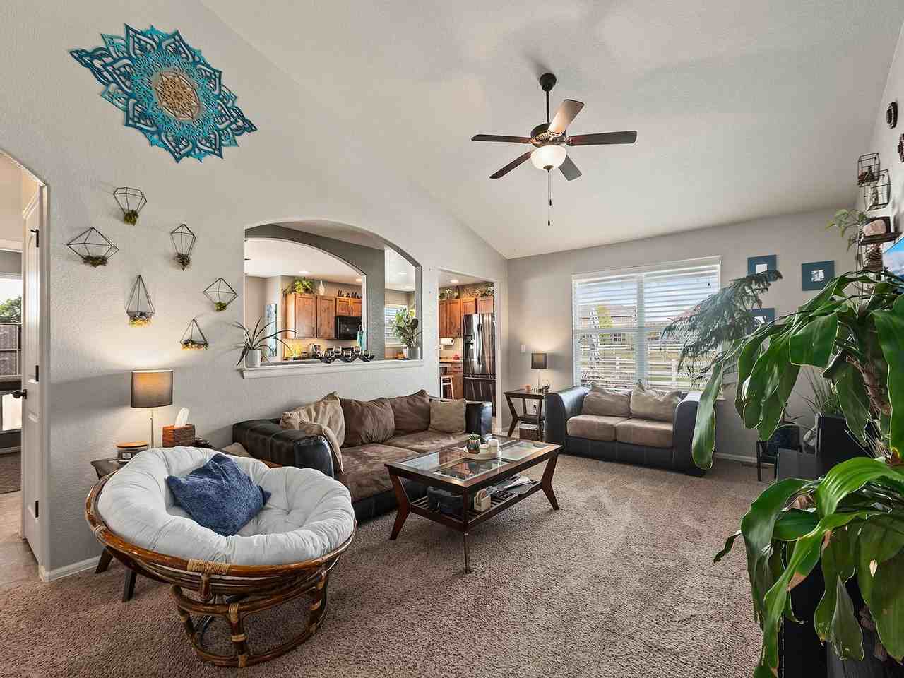 636 Park Edge Cir - Photo 4 of 20