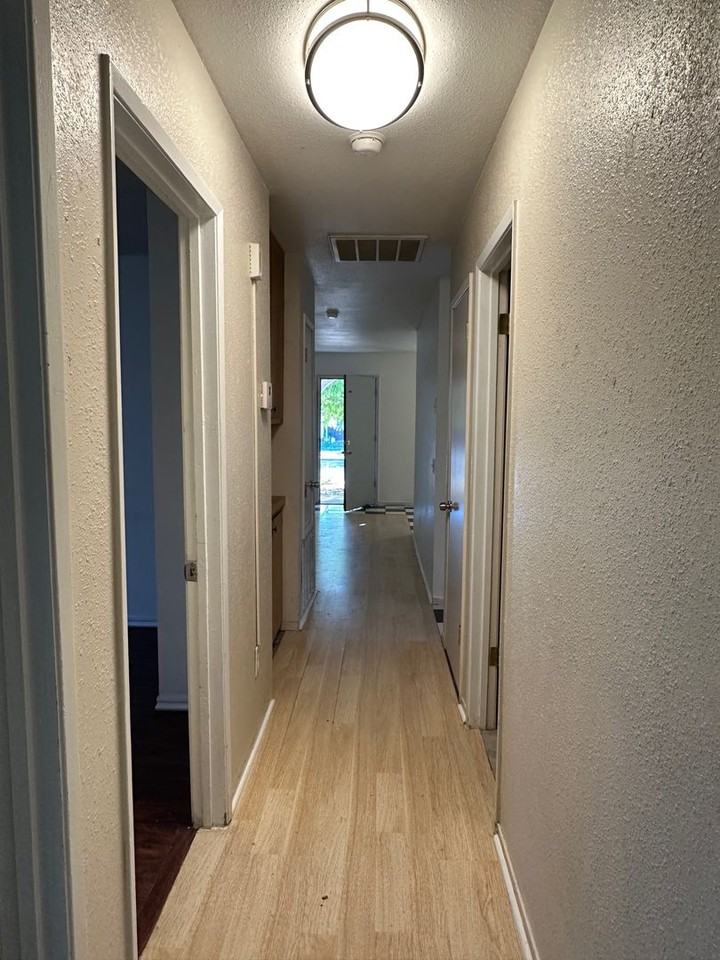 918 Cortina Dr - Photo 6 of 23