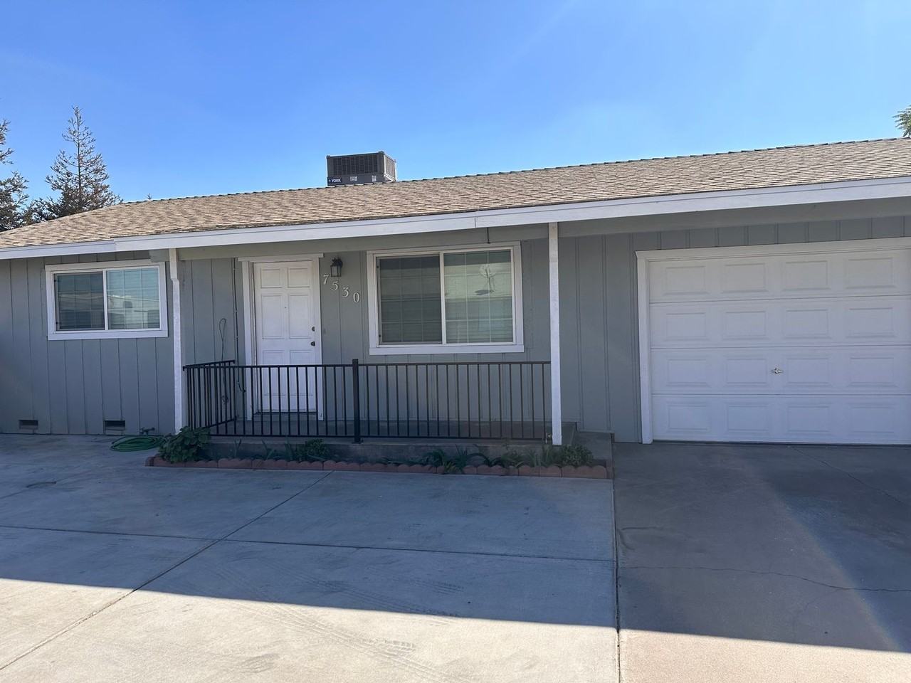 7530 Lander Avenue - Photo 2 of 10