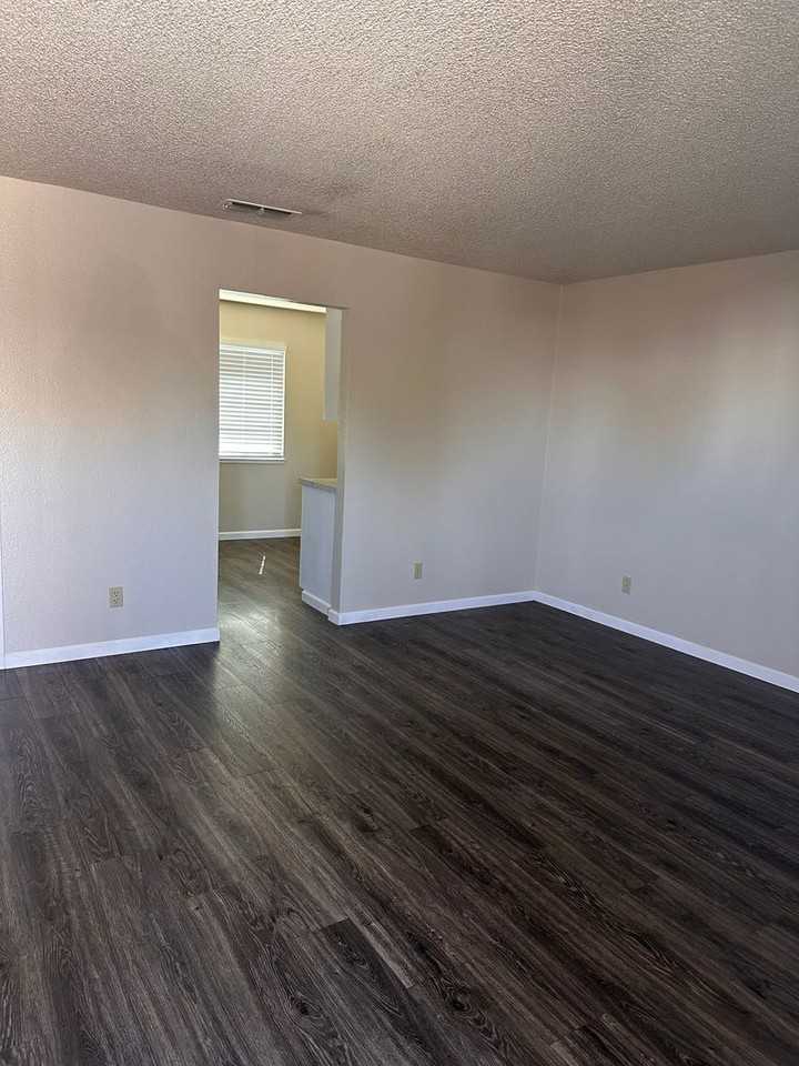 7530 Lander Avenue - Photo 3 of 10