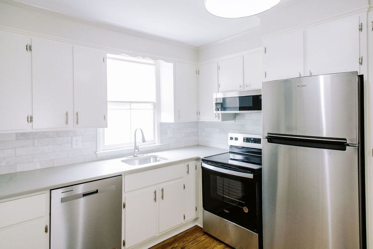 2426 Lincoln St - Photo 6 of 19