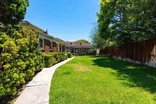 Oak Apartments - Photo 1 of 1