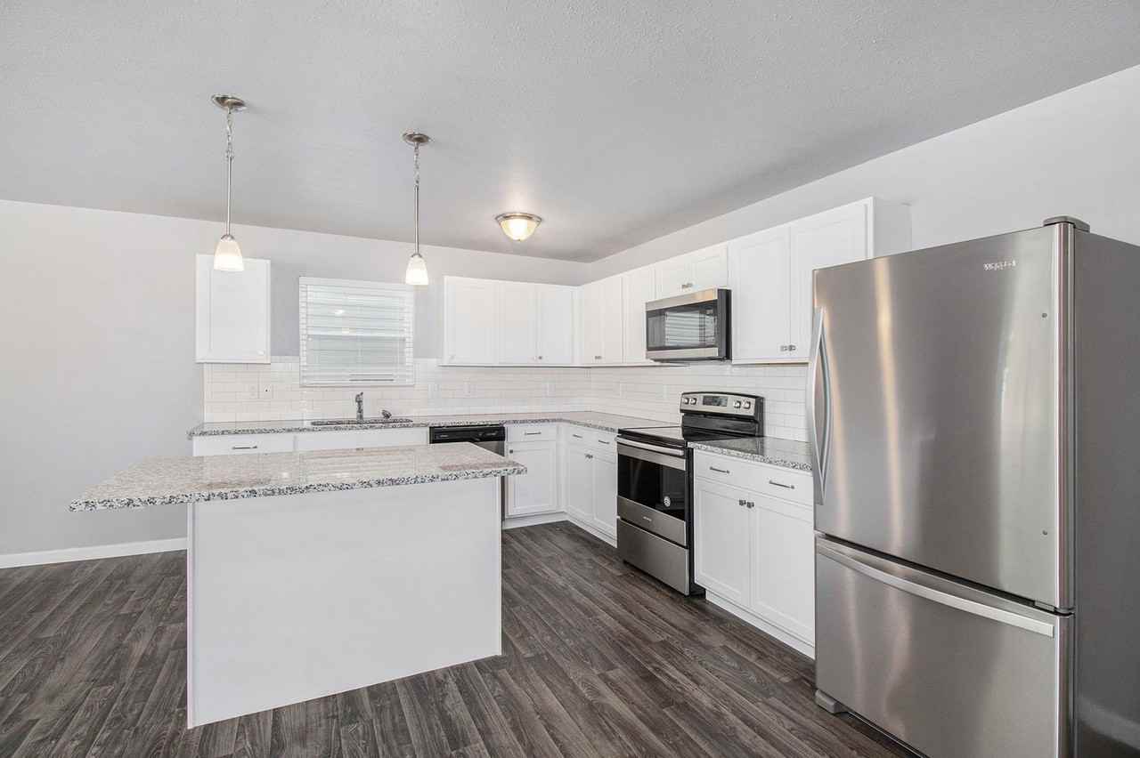 308 Kennedy Pl - Photo 2 of 18