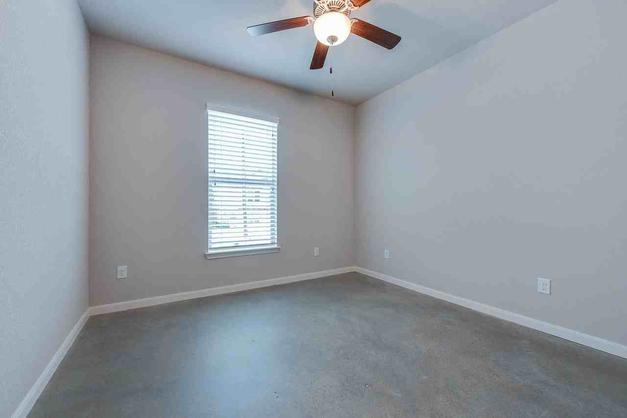 2729 Lubbock Ave - Photo 7 of 12