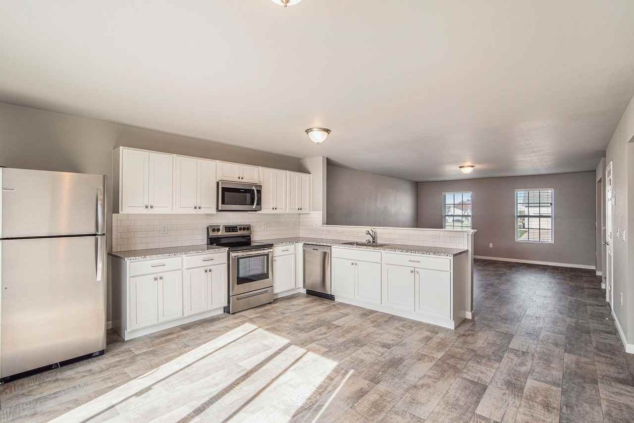 7251 Coneflower Ct - Photo 3 of 20