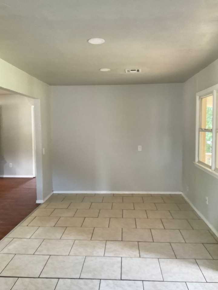 3916 Se 11th St - Photo 2 of 10