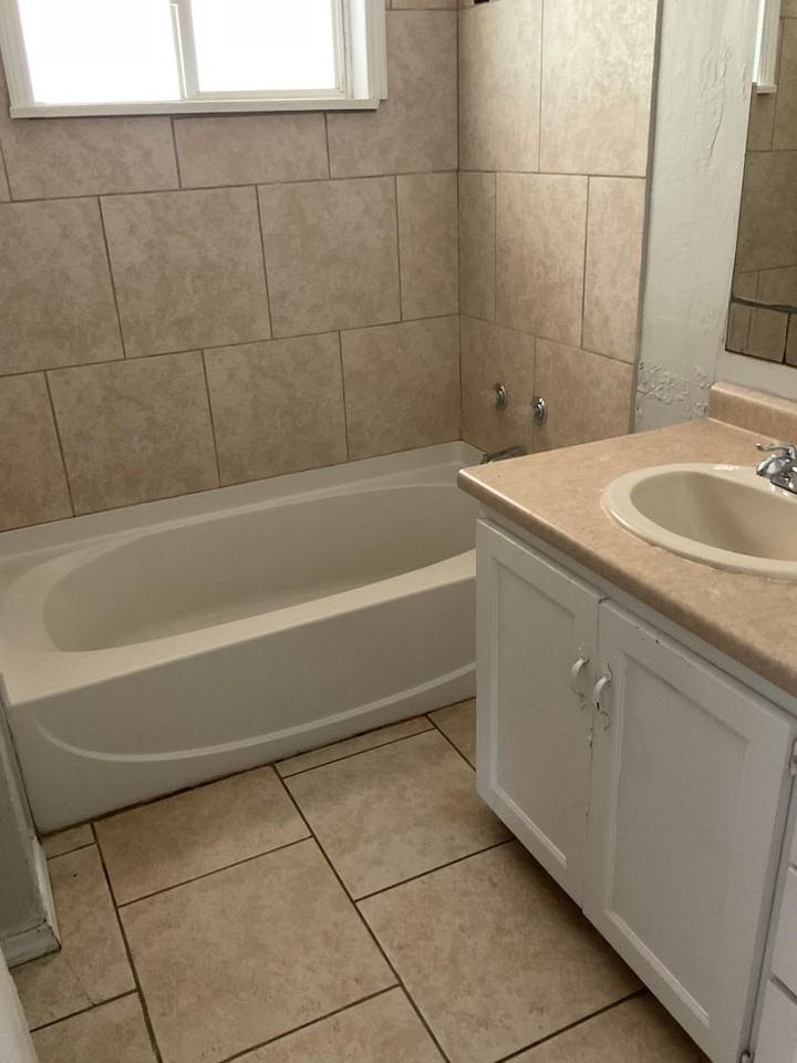 3916 Se 11th St - Photo 4 of 10