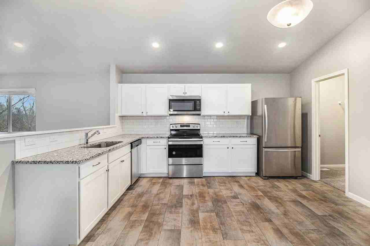 8427 W Sturtevant Ave - Photo 2 of 18