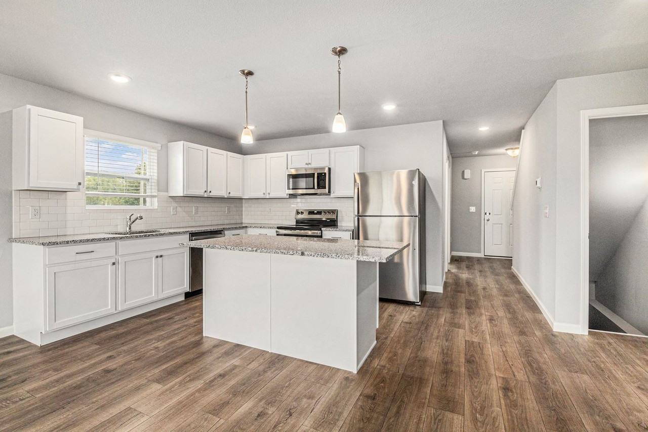 1113 Baker St - Photo 6 of 22