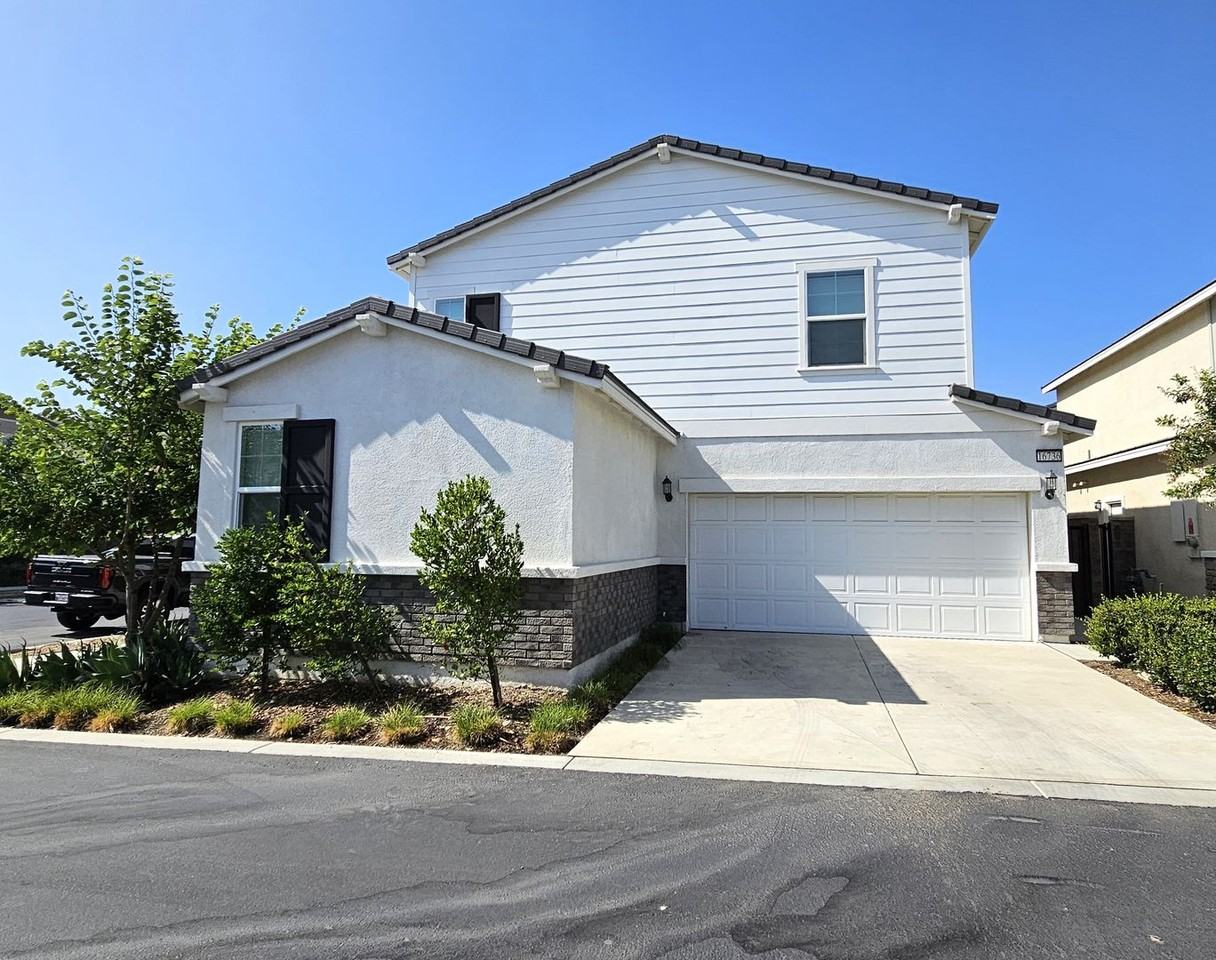 16736 Stags Leap Ln - Photo 2 of 31