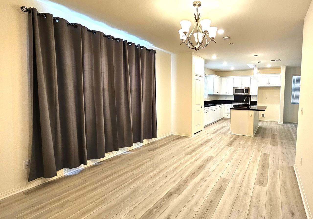 16736 Stags Leap Ln - Photo 5 of 31