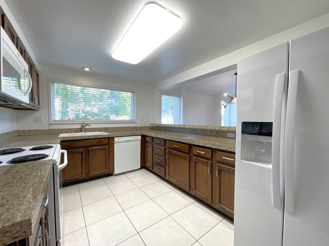 35054 Mission Hills Dr - Photo 3 of 21